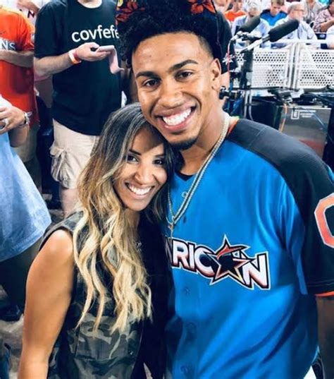 Francisco Lindor signed a 10 year 341,000,000 contract with the New York Mets, including a 21,000,000 signing bonus, 341,000,000 guaranteed, and an annual average salary of 34,100,000. . Francisco lindor sister